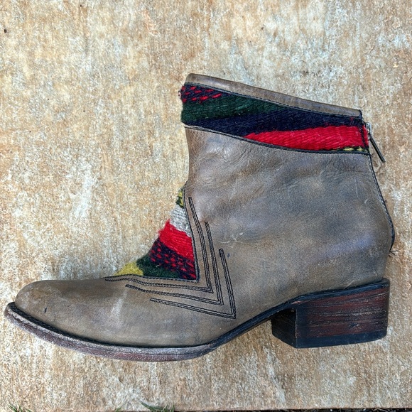 Freebird by Steven Tapestry Ankle Boots - Picture 11 of 12